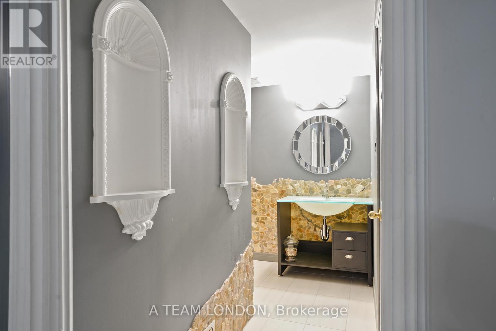 15 BAYSIDE COURT Property Photo