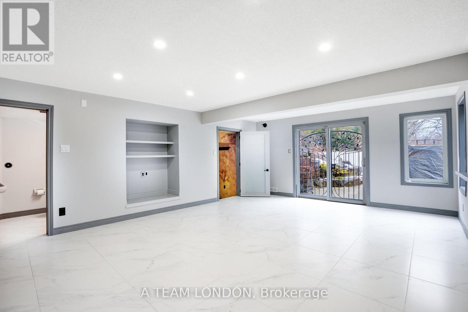 15 BAYSIDE COURT Property Photo