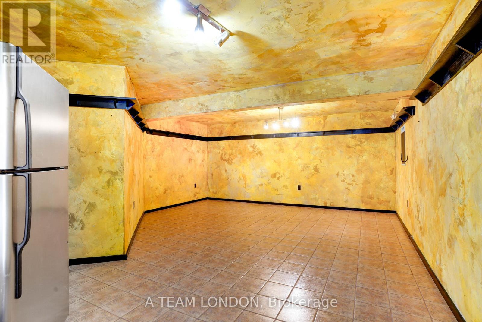 15 BAYSIDE COURT Property Photo