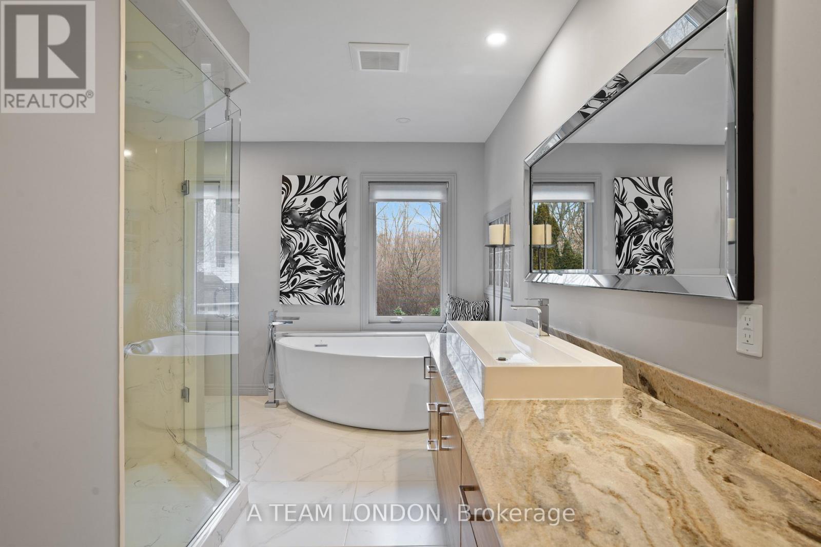 15 BAYSIDE COURT Property Photo