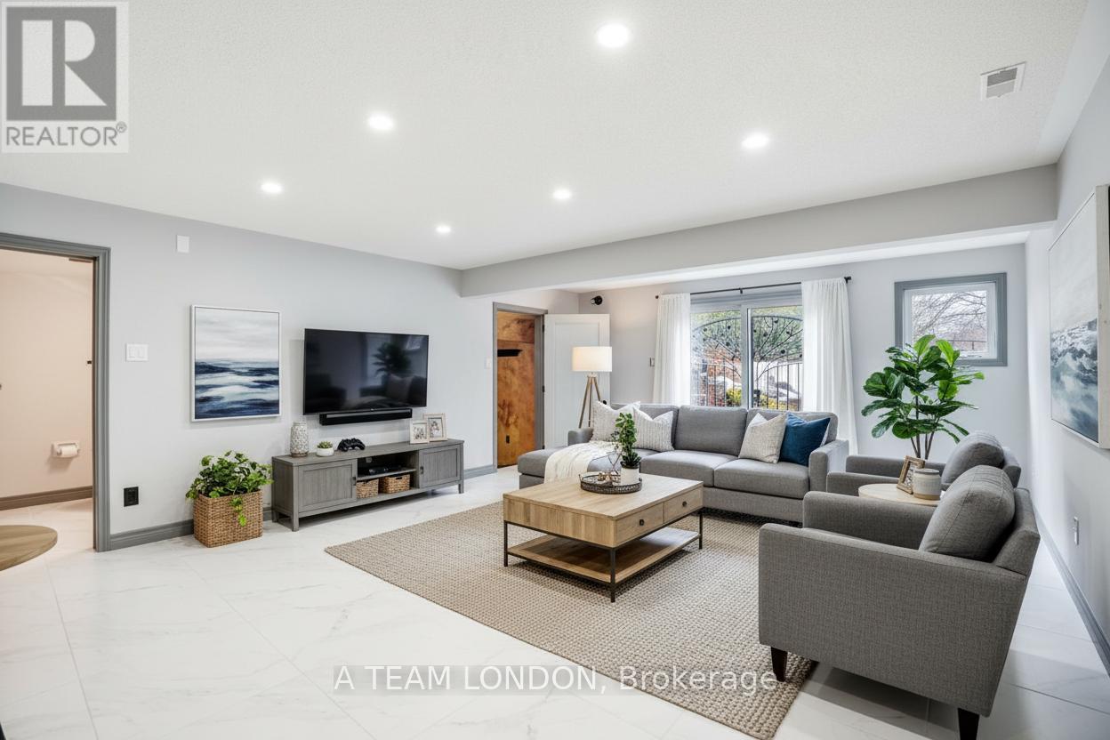 15 BAYSIDE COURT Property Photo