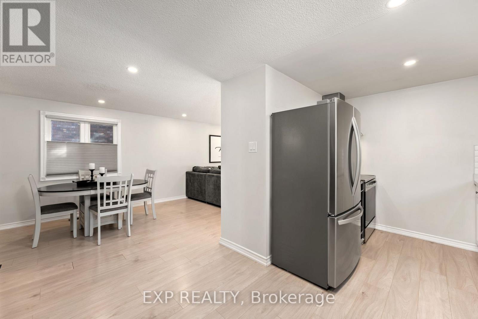 Single Family House Bungalow for Sale in  GEDDES CRESCENT Barrie (Northwest) 