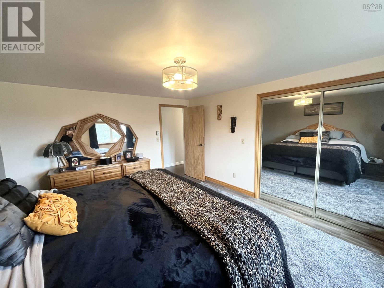 Property 23 of 48 of 472 Centreville South Side Road