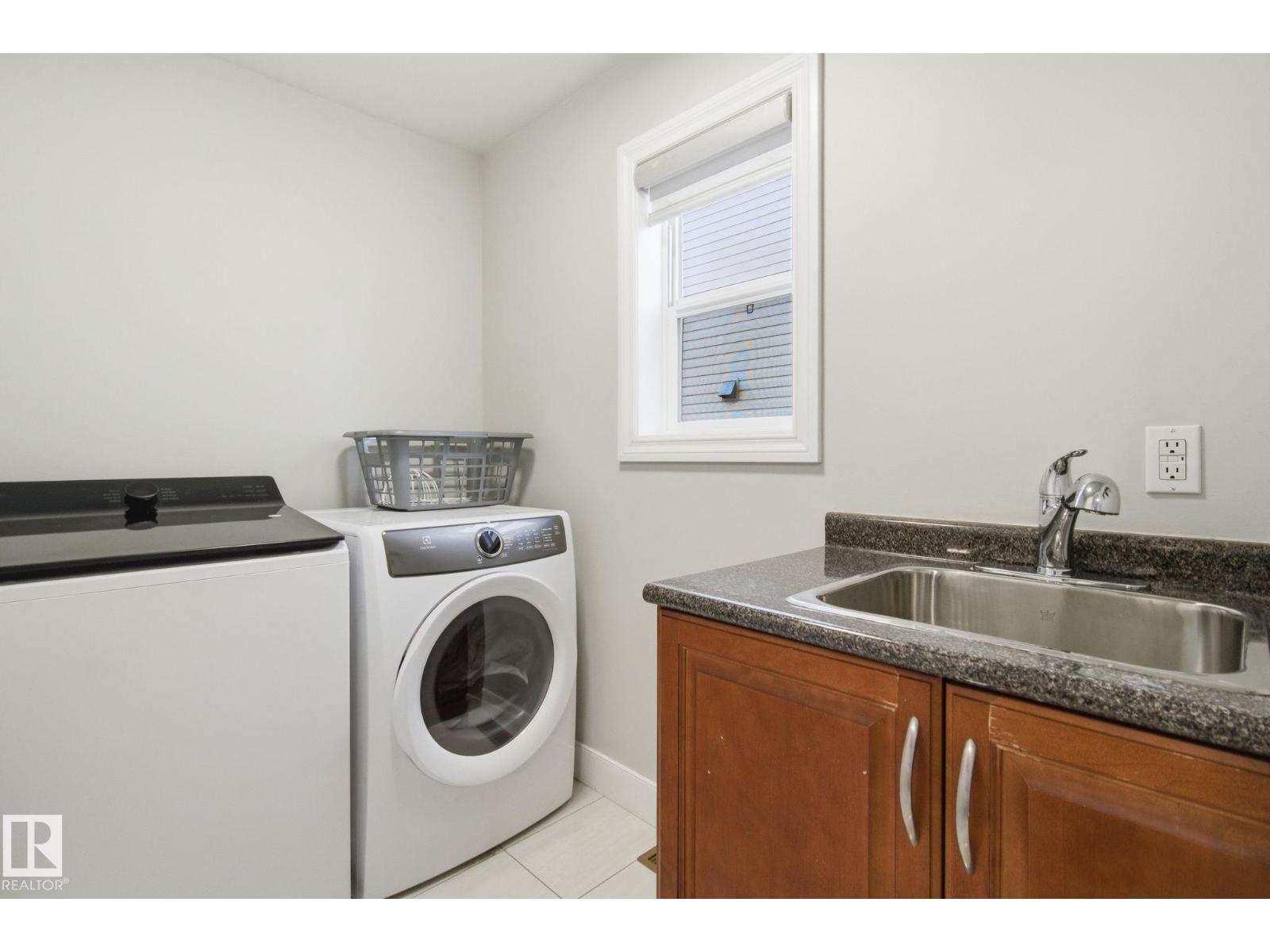 48 DOUGLAS CR, Leduc