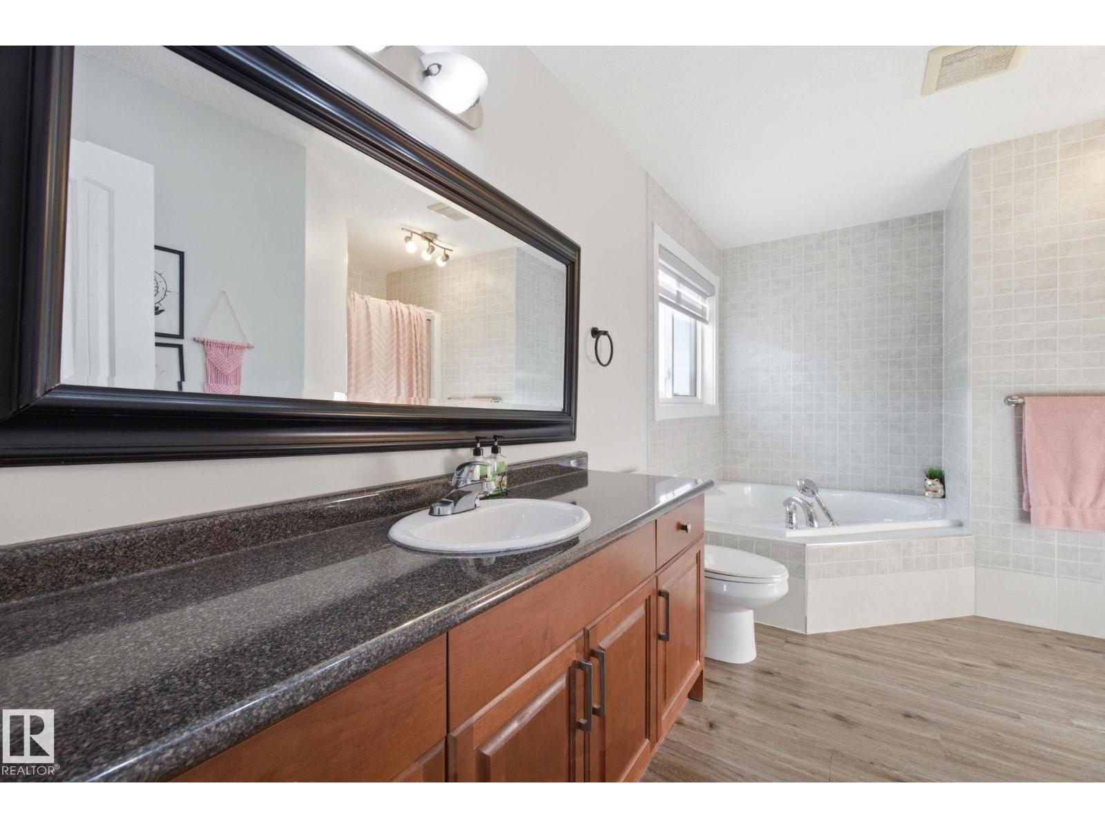 48 DOUGLAS CR, Leduc