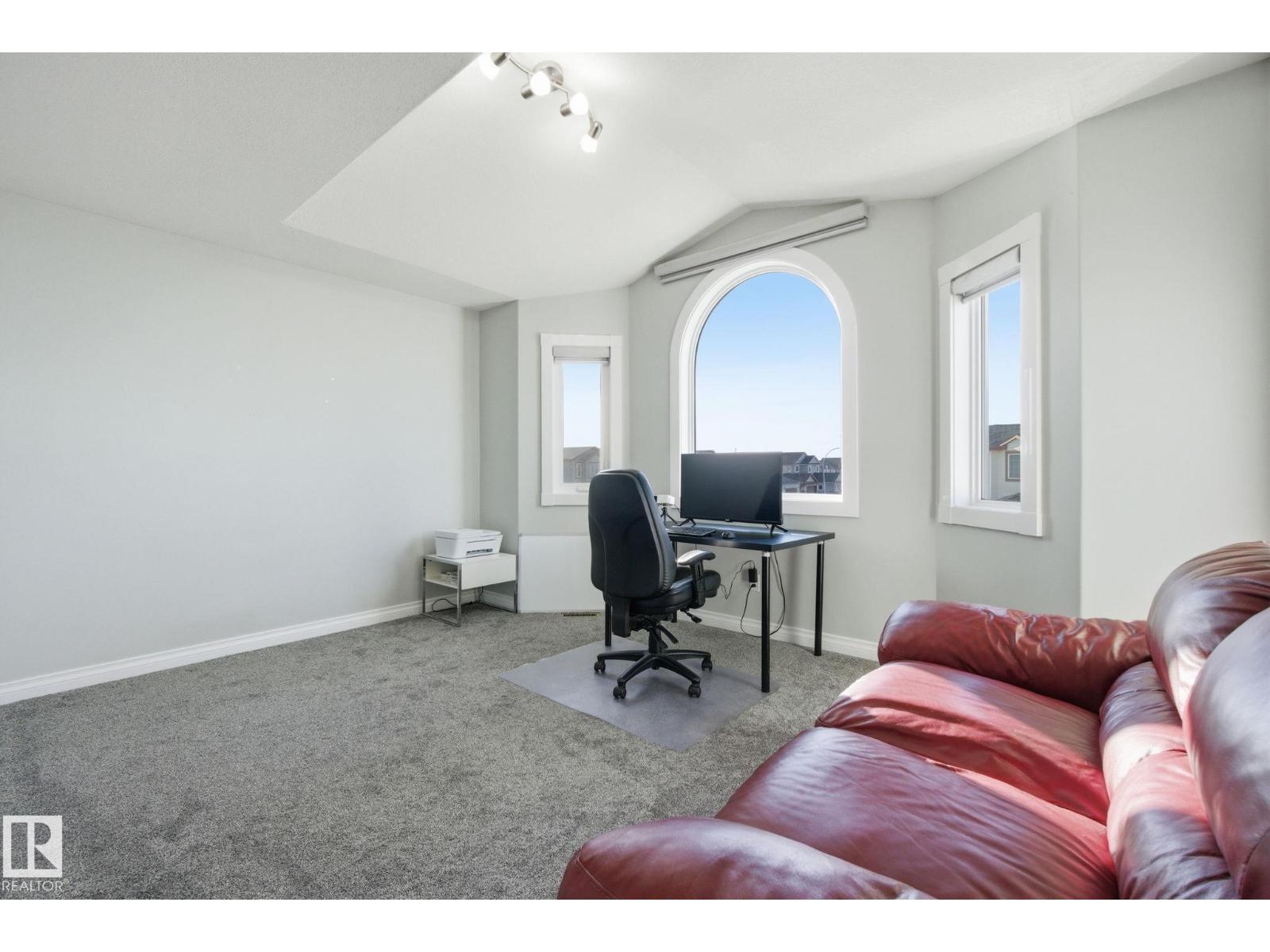 48 DOUGLAS CR, Leduc