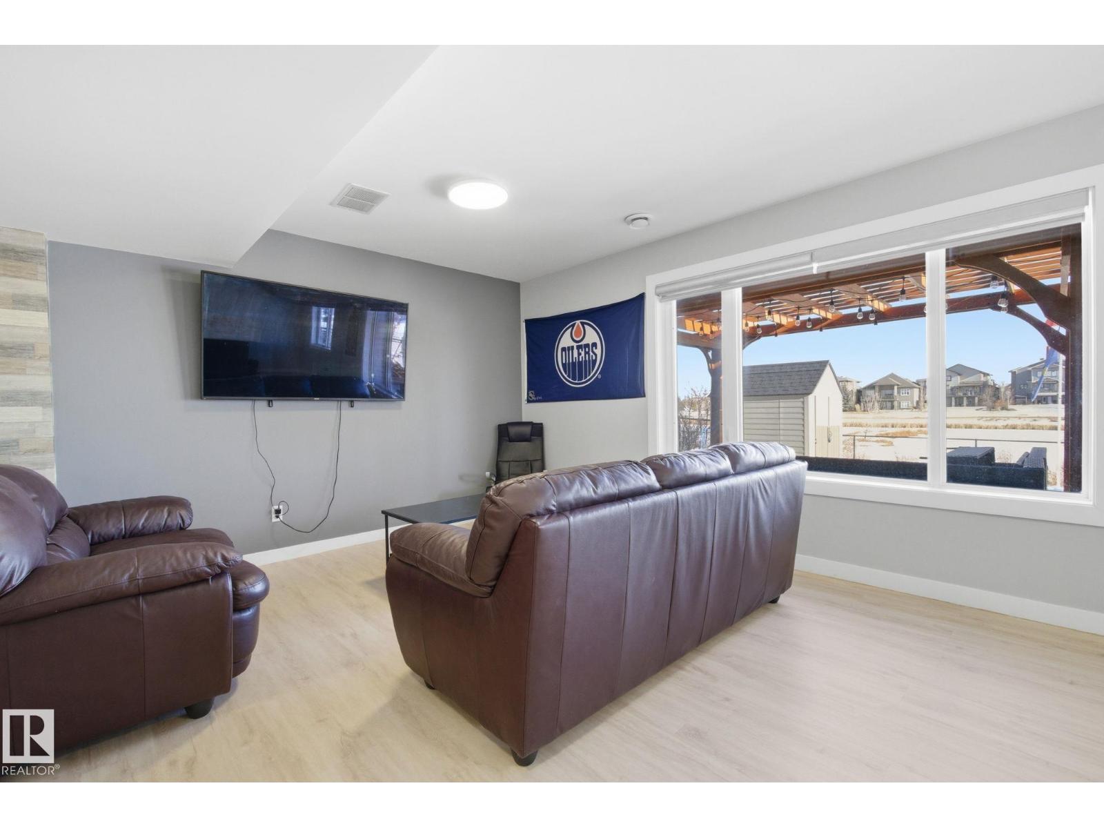 48 DOUGLAS CR, Leduc