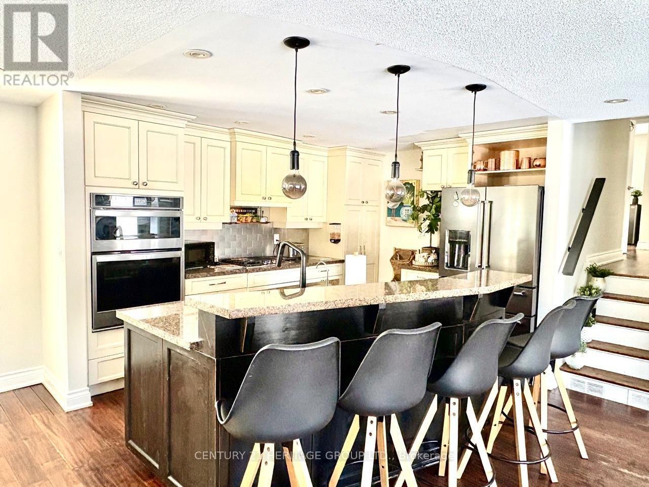 22 CEDAR CRESCENT - Photo 3 of 27, Aurora (Aurora Village), Ontario