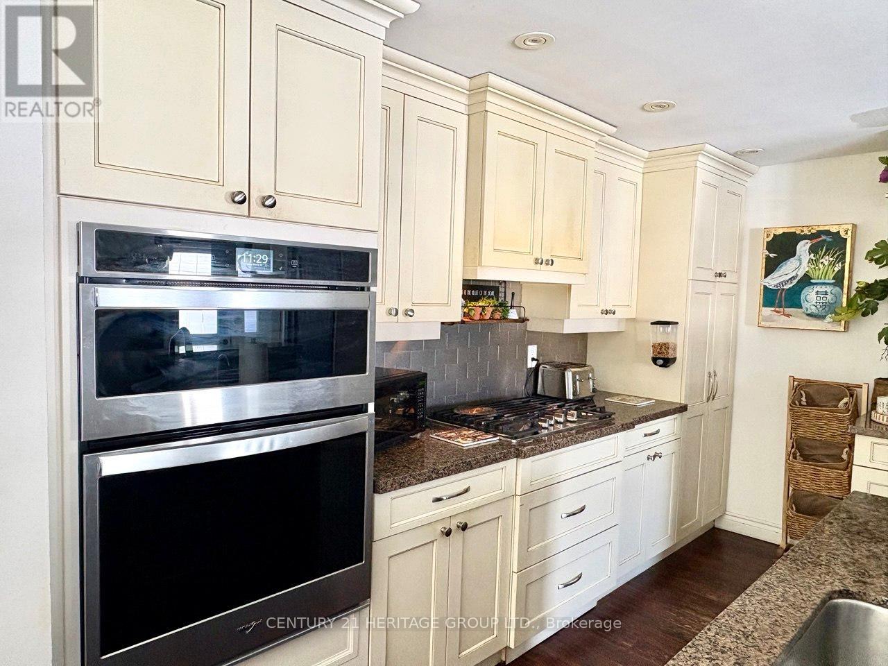 22 CEDAR CRESCENT - Photo 4 of 27, Aurora (Aurora Village), Ontario