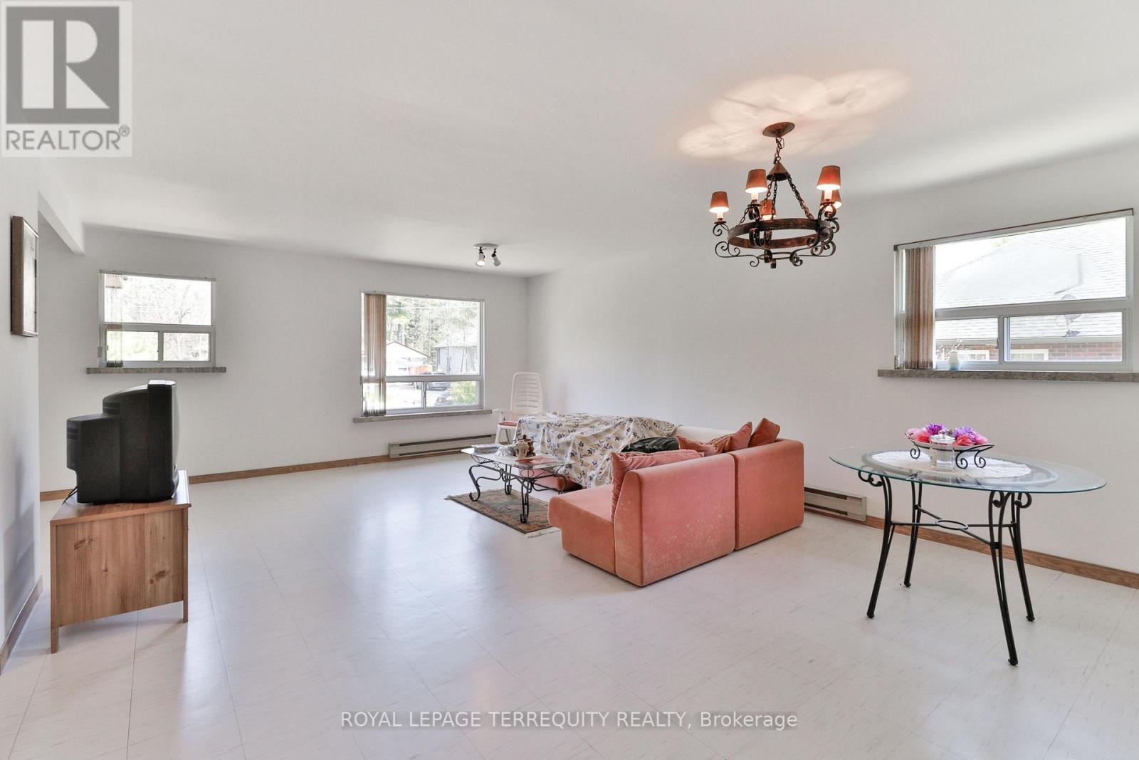 46 STOCCO CIRCLE - 13