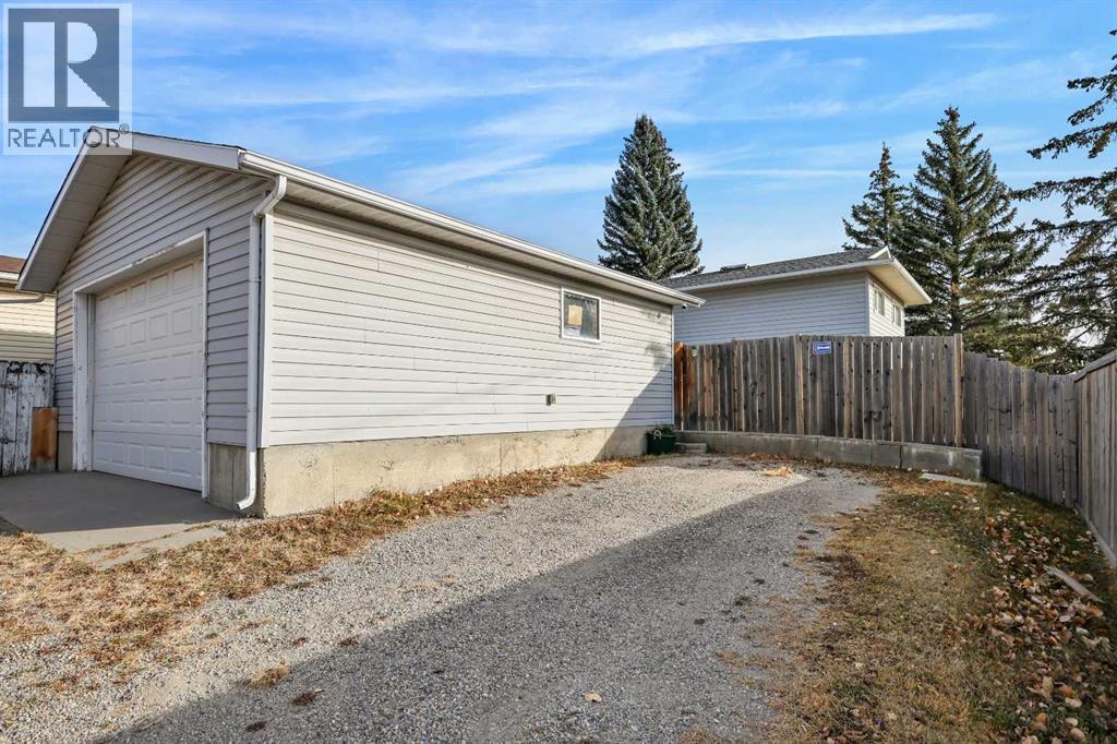 Single Family House 4 Level for Sale in  Ranch Glen Drive NW Ranchlands Calgary 