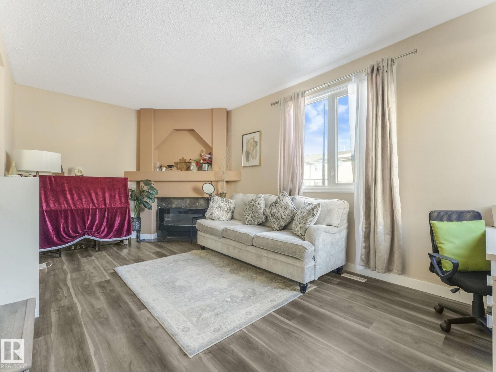 64 AKINSDALE GD N, St. Albert