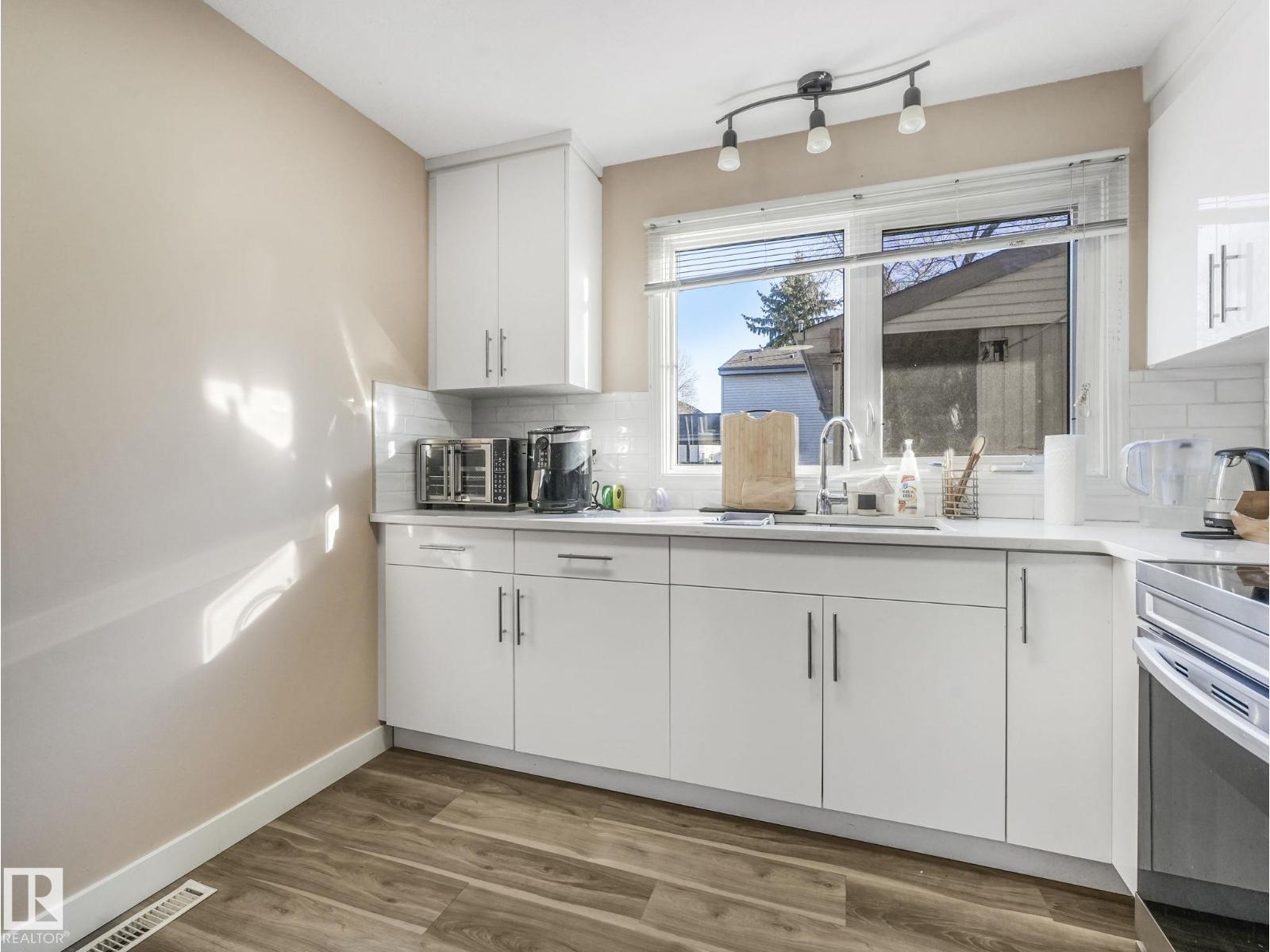 64 AKINSDALE GD N, St. Albert