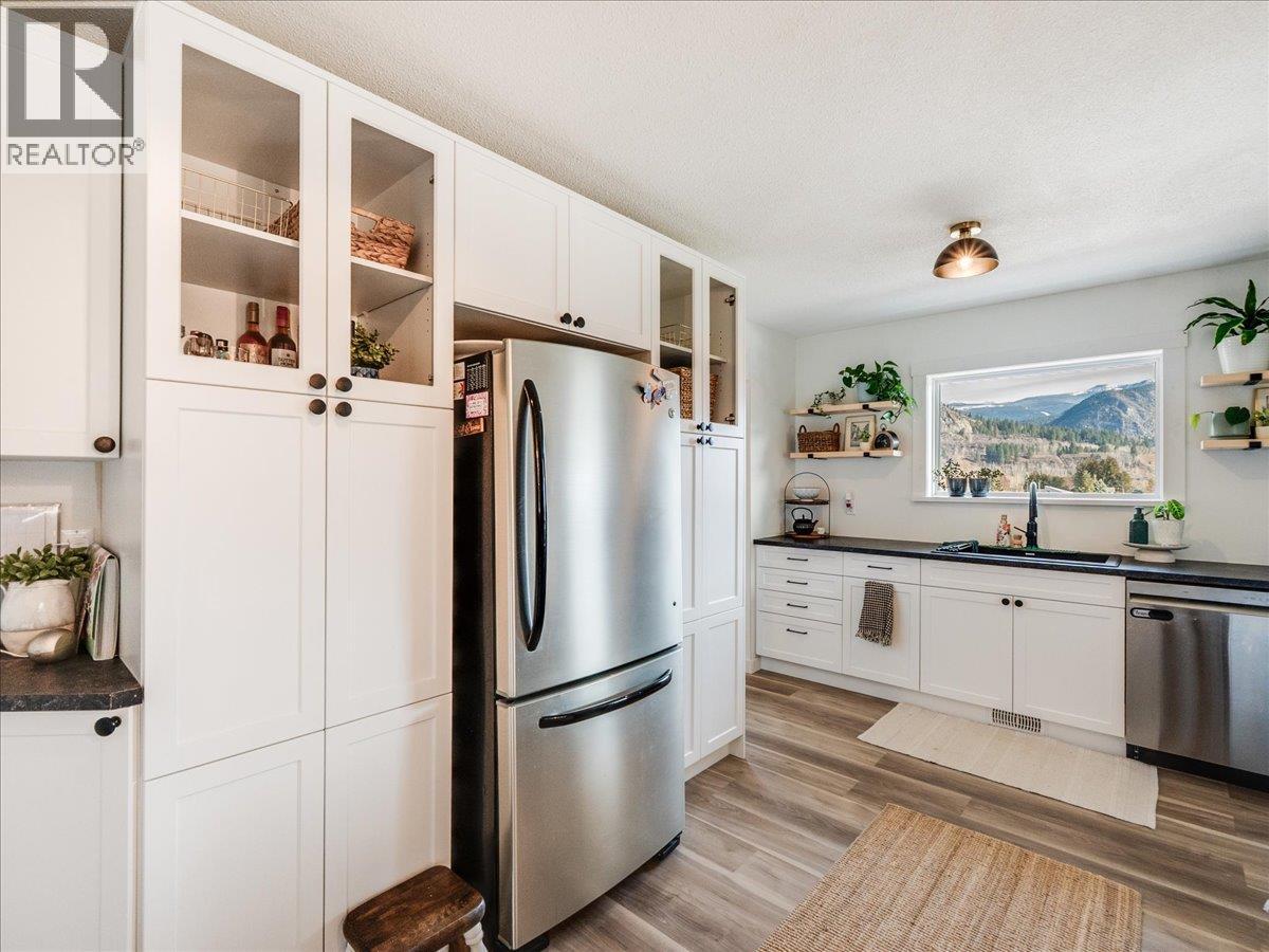 520 10th Avenue, Castlegar