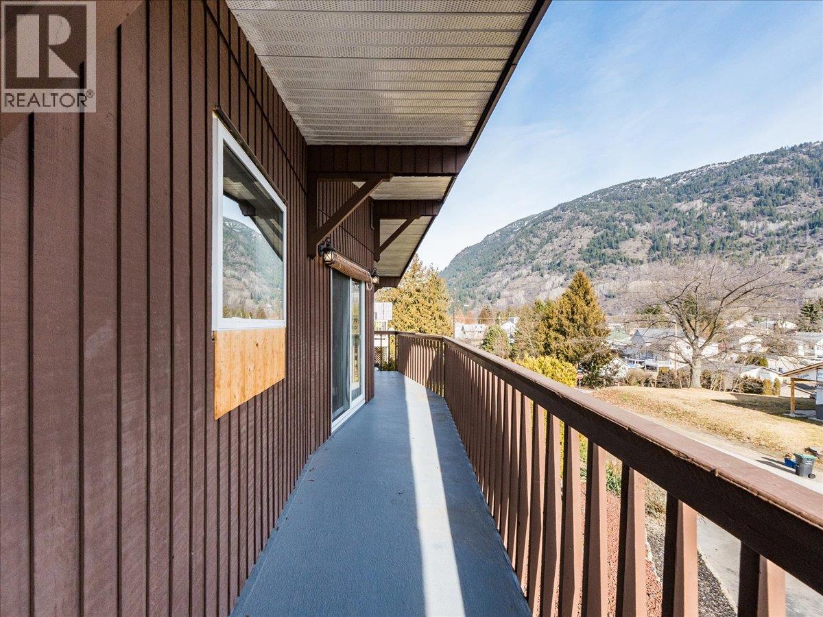 520 10th Avenue, Castlegar