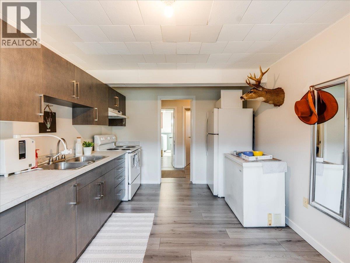 520 10th Avenue, Castlegar