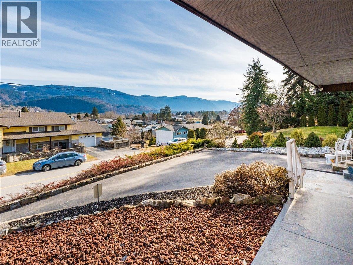 520 10th Avenue, Castlegar