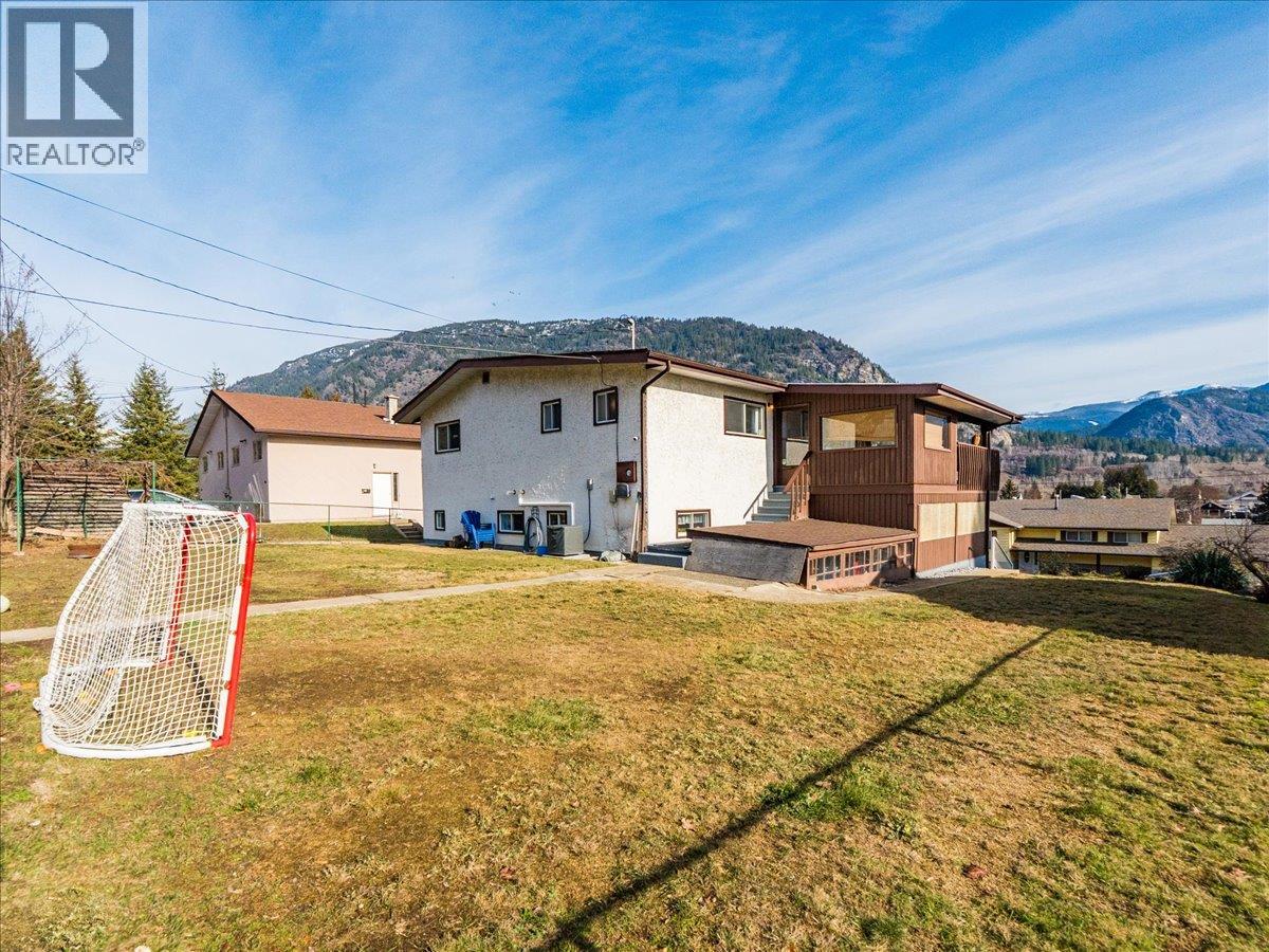 520 10th Avenue, Castlegar