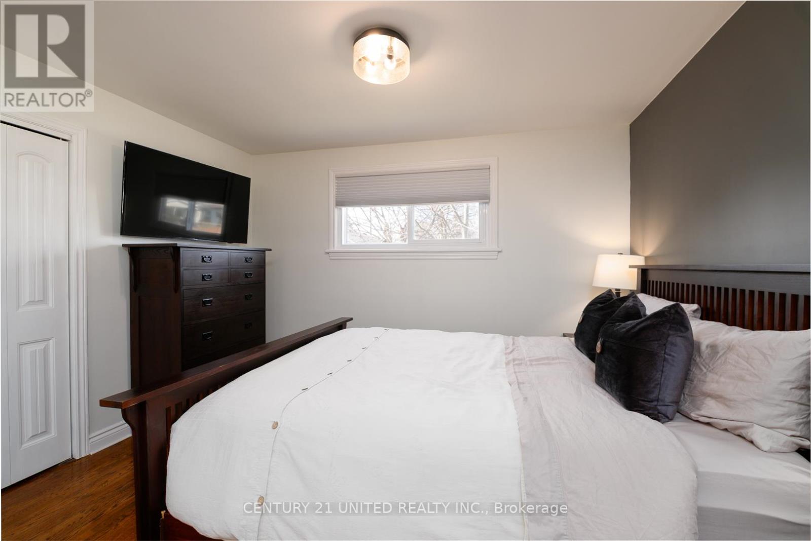 1002 ALBANY COURT - 12