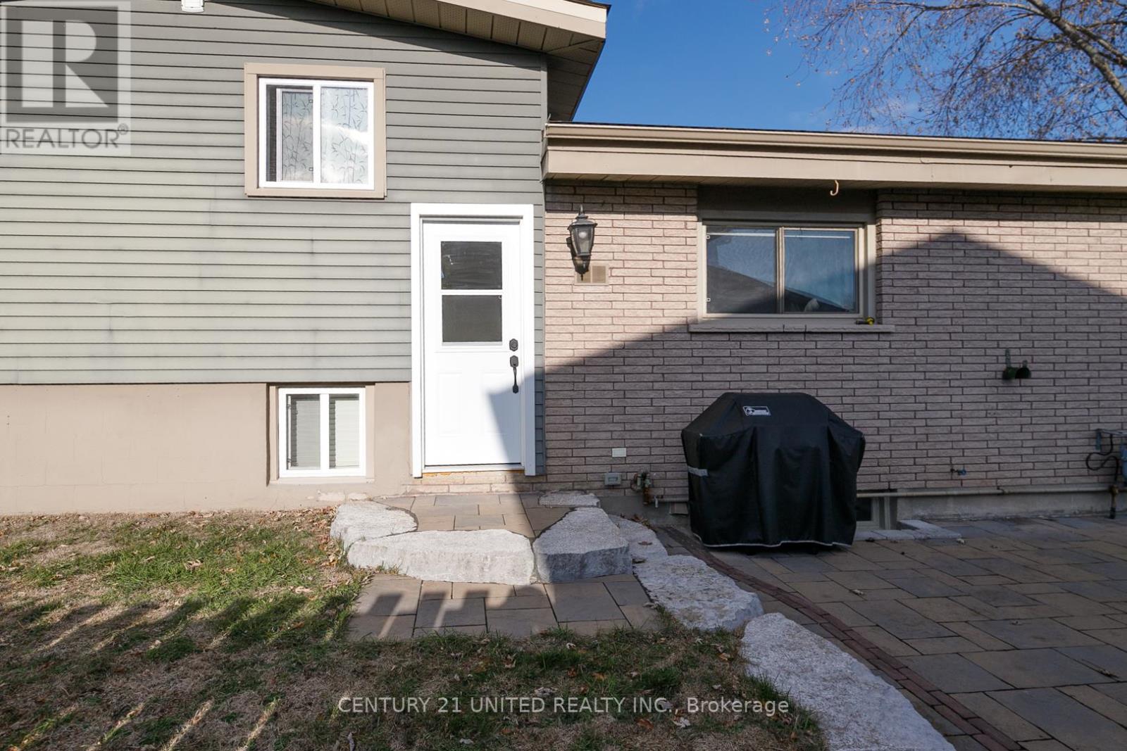 1002 ALBANY COURT - 30