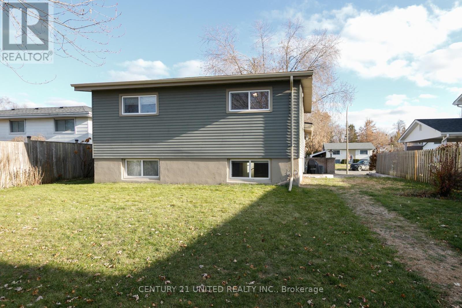 1002 ALBANY COURT - 31