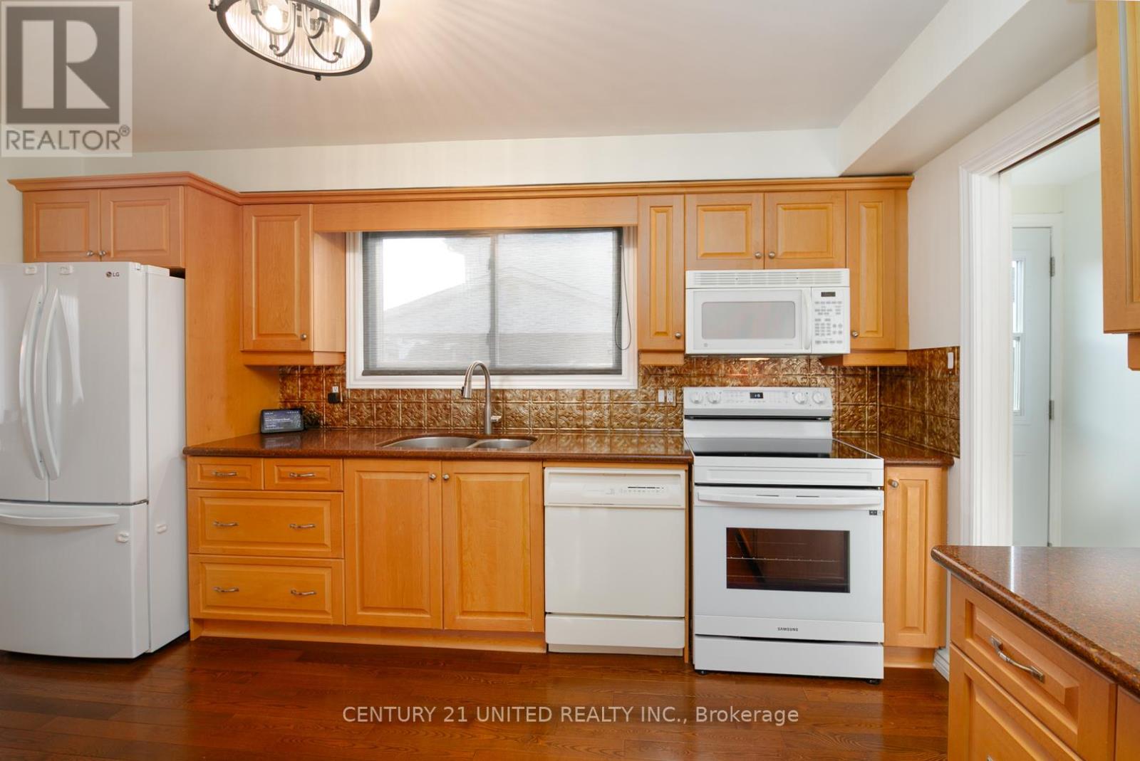 1002 ALBANY COURT - 7