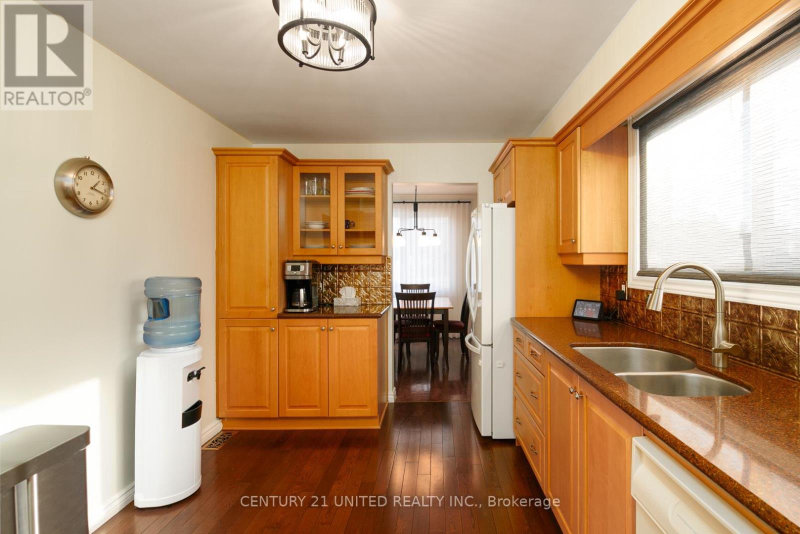 1002 ALBANY COURT - 8
