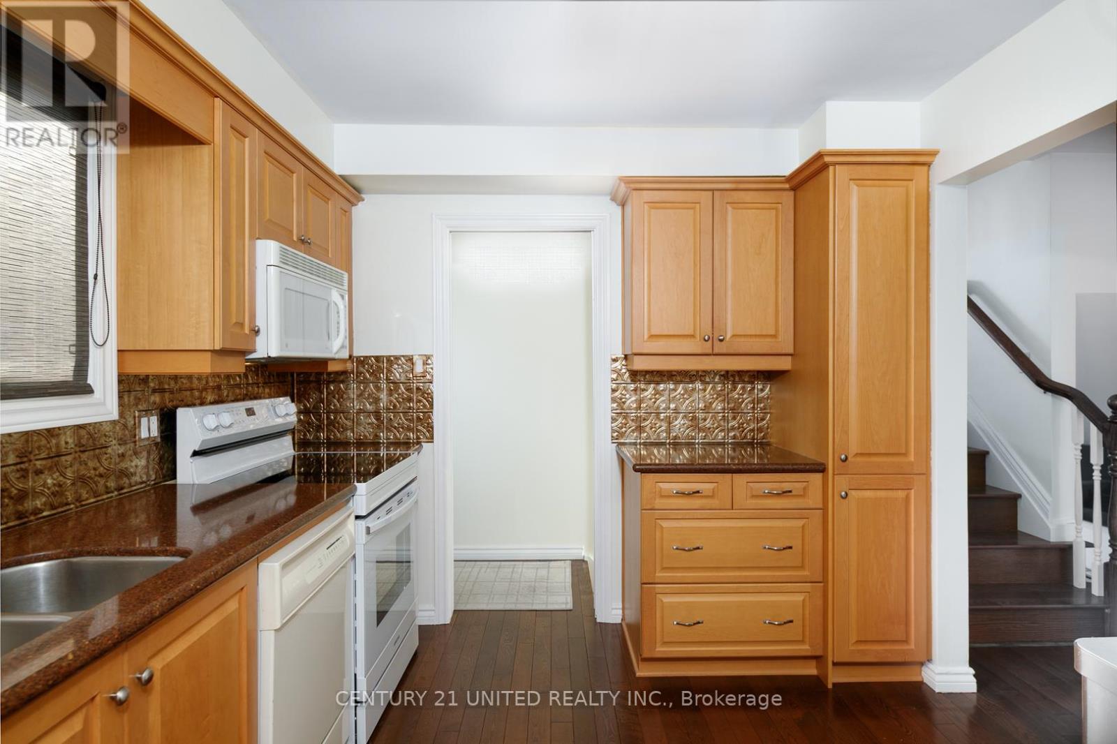 1002 ALBANY COURT - 9