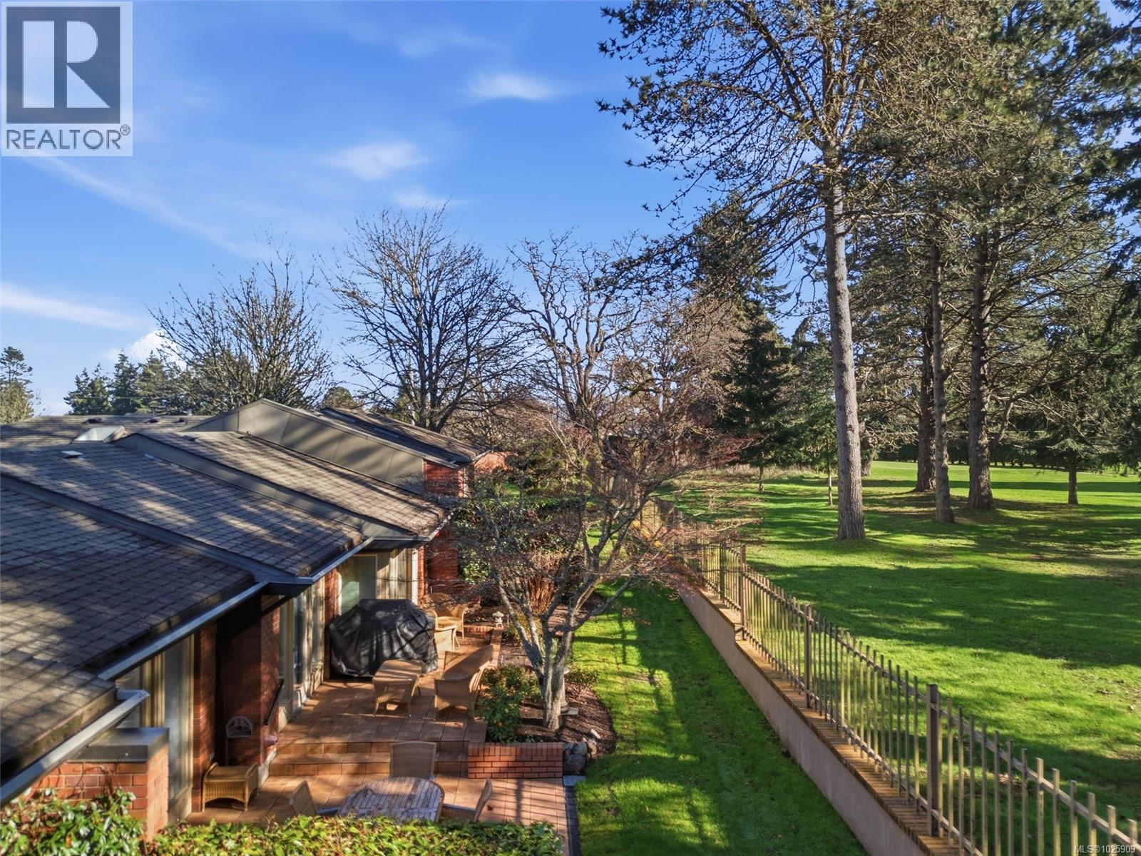 102 2345 Cedar Hill Cross Road, Oak Bay