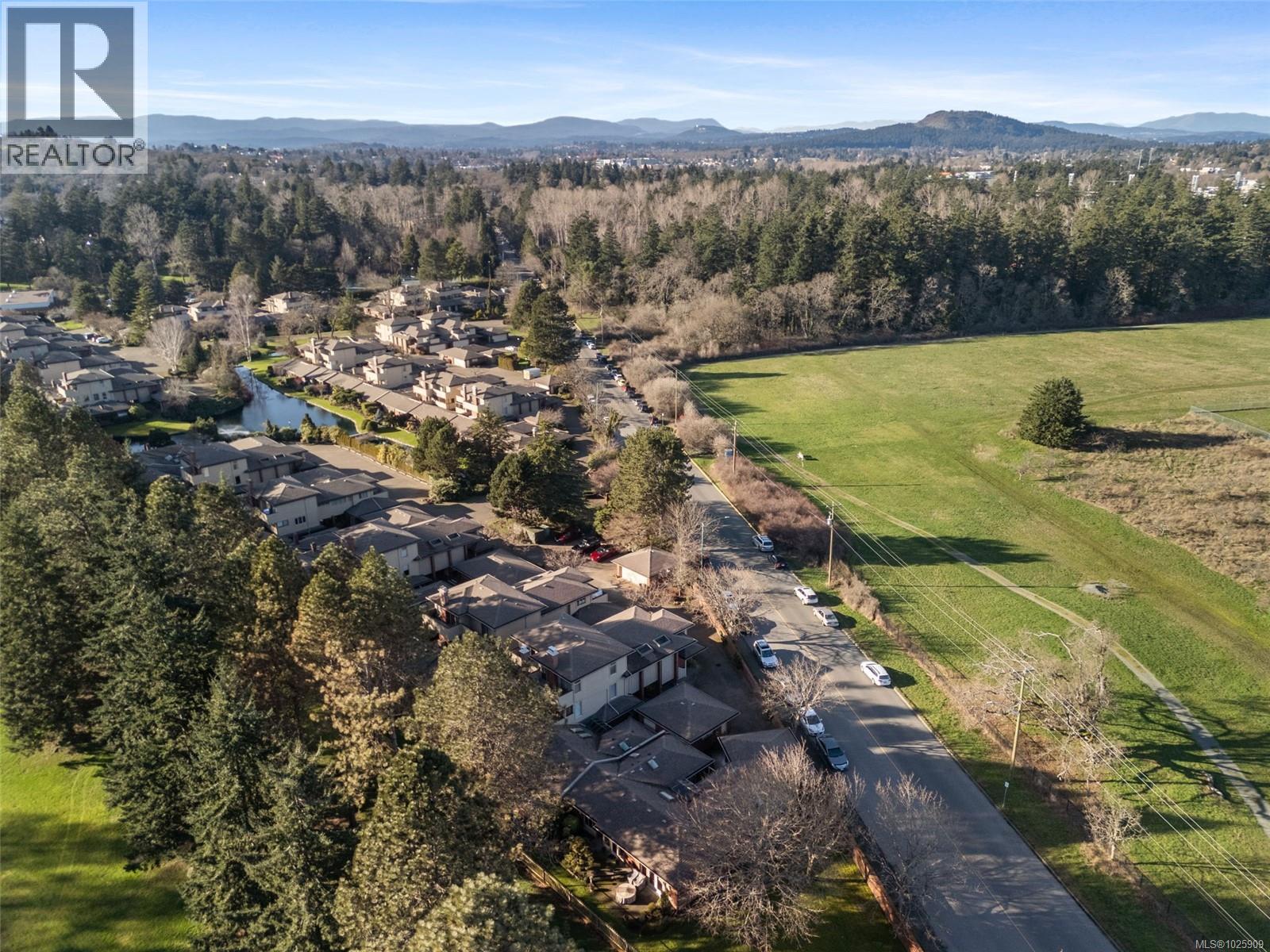 102 2345 Cedar Hill Cross Road, Oak Bay