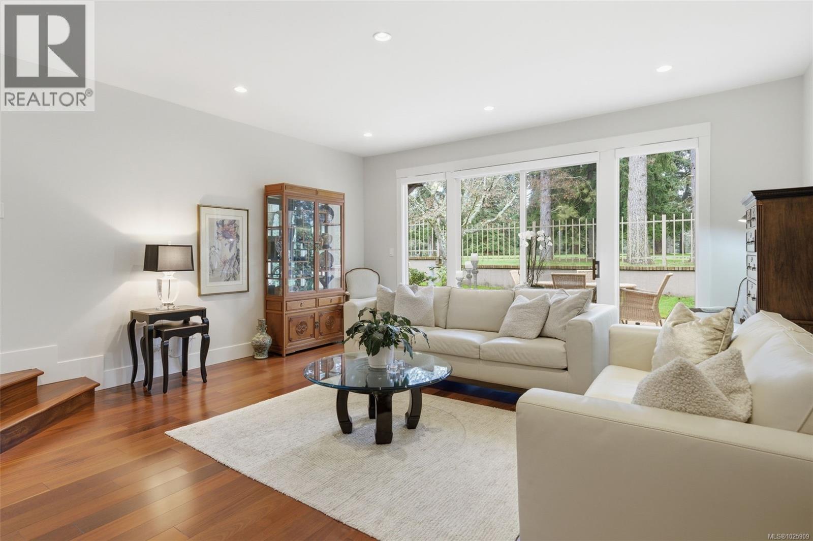 102 2345 Cedar Hill Cross Road, Oak Bay