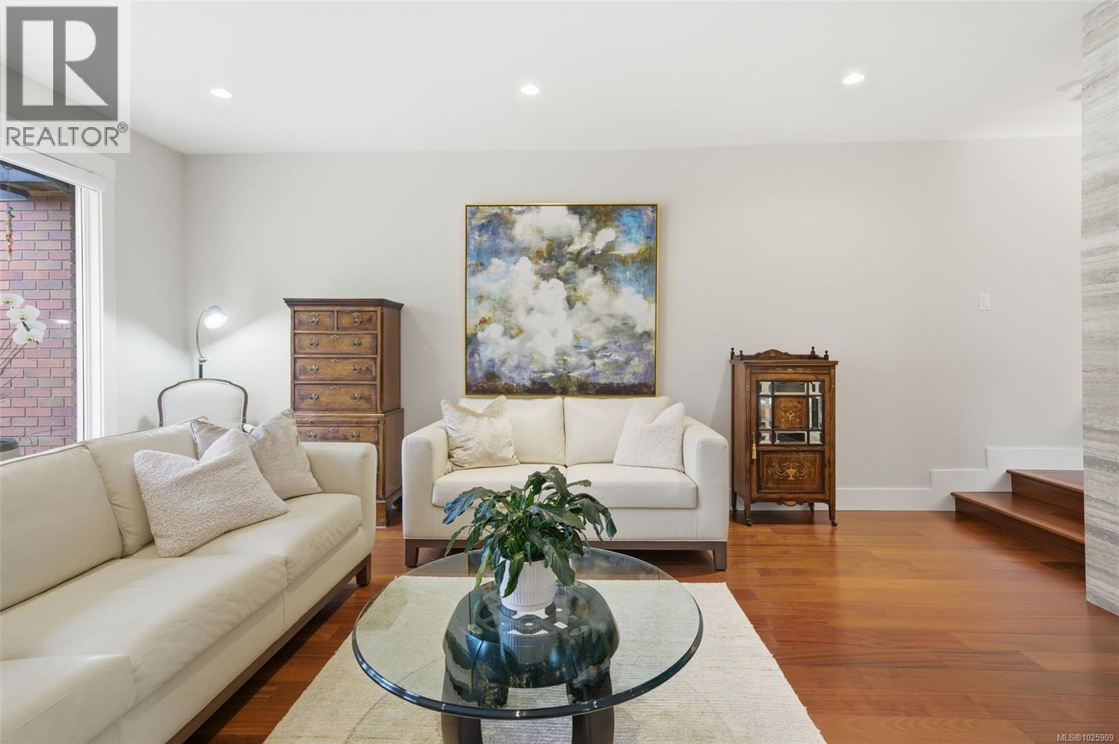 102 2345 Cedar Hill Cross Road, Oak Bay