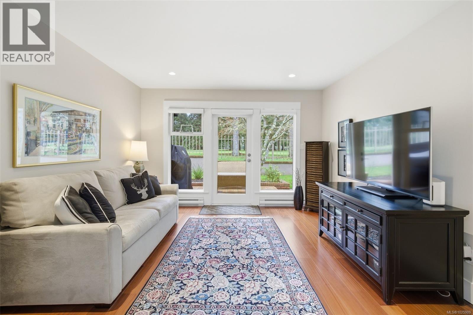 102 2345 Cedar Hill Cross Road, Oak Bay