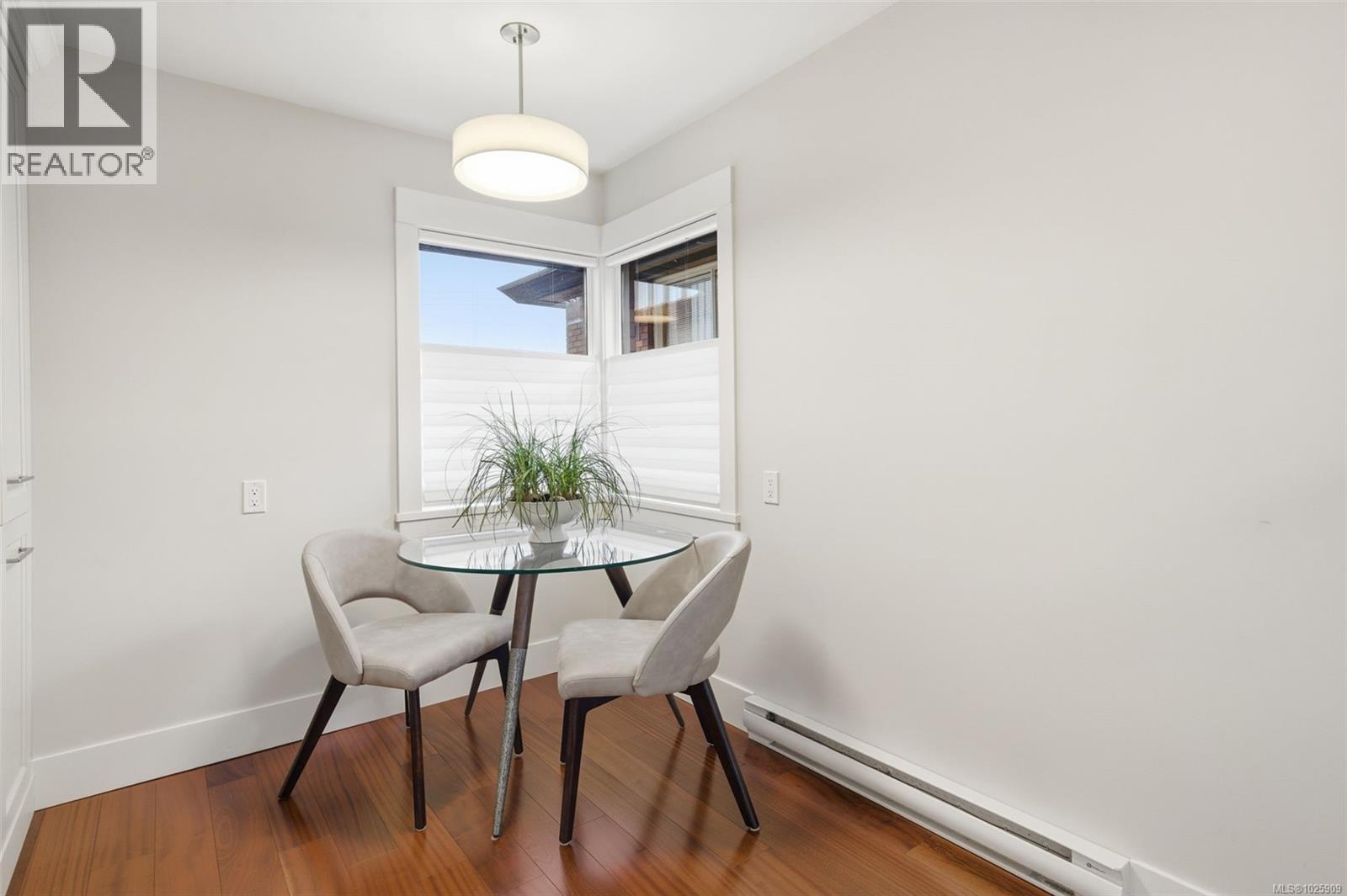 102 2345 Cedar Hill Cross Road, Oak Bay