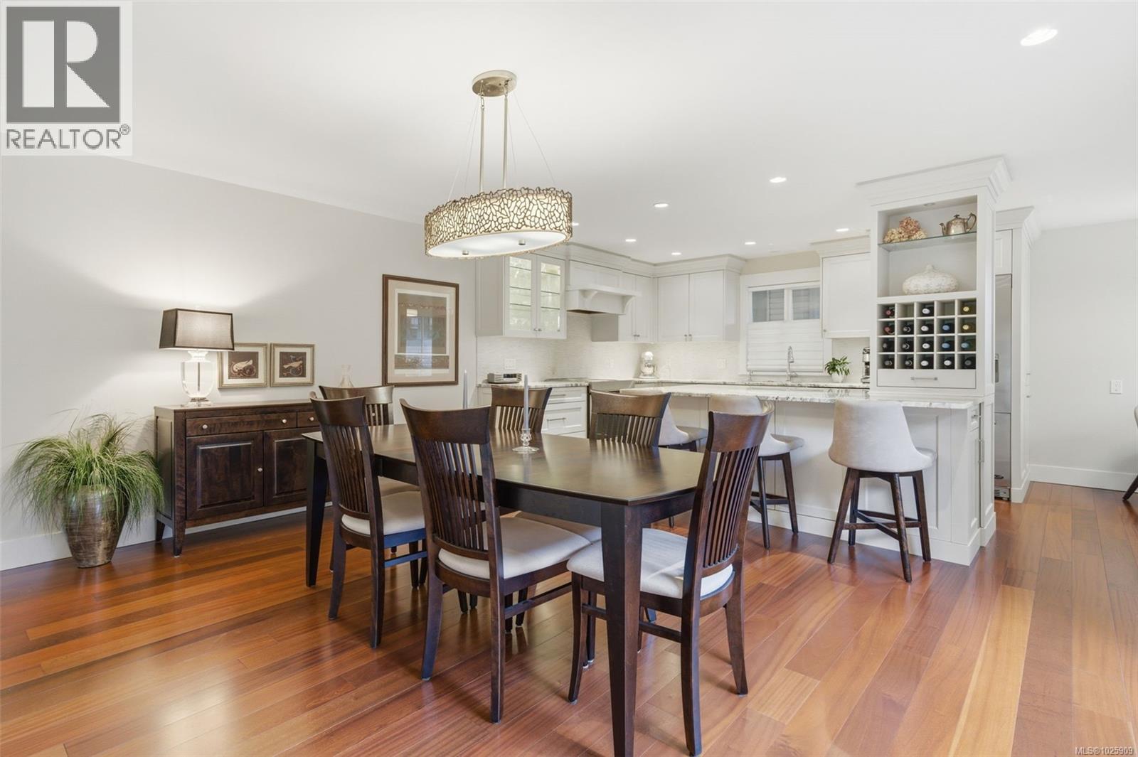 102 2345 Cedar Hill Cross Road, Oak Bay