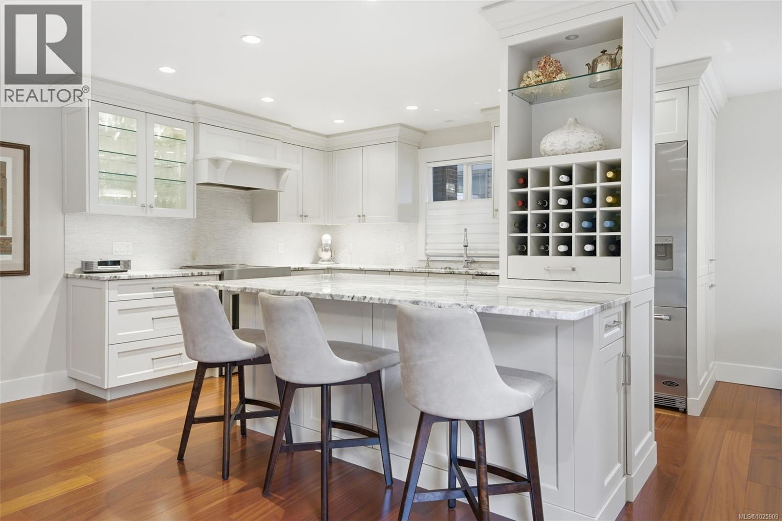 102 2345 Cedar Hill Cross Road, Oak Bay