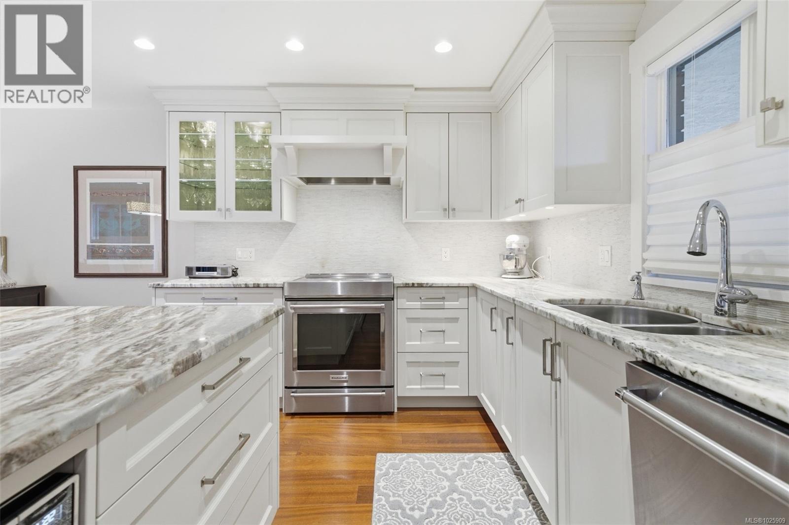 102 2345 Cedar Hill Cross Road, Oak Bay