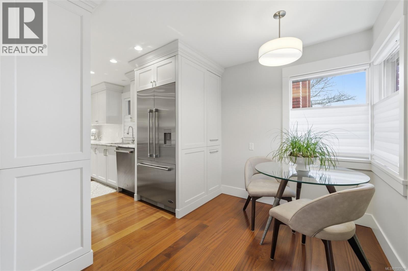 102 2345 Cedar Hill Cross Road, Oak Bay