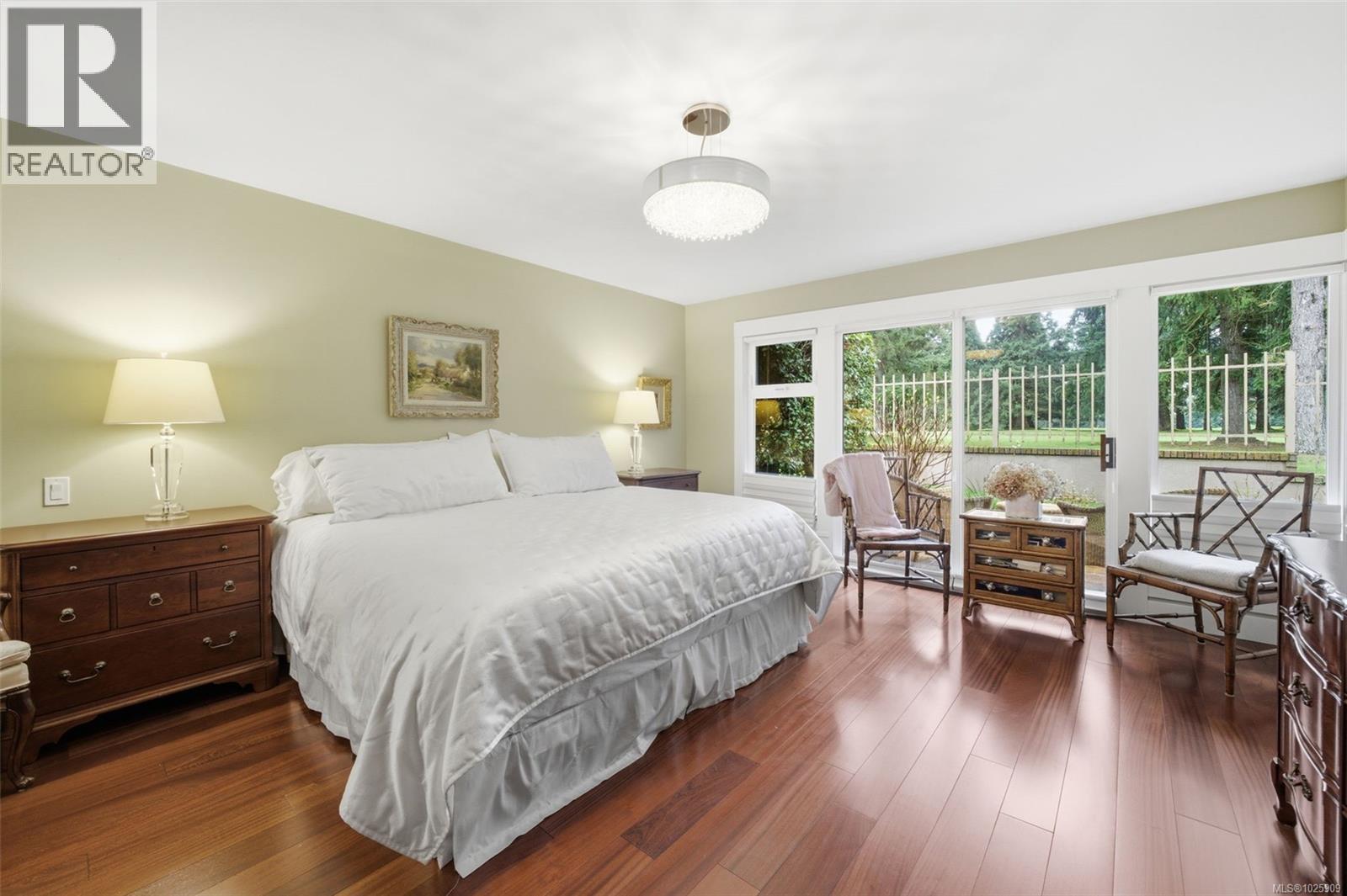 102 2345 Cedar Hill Cross Road, Oak Bay