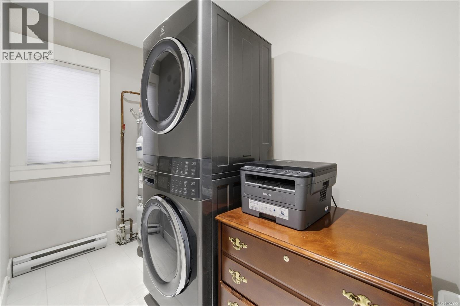 102 2345 Cedar Hill Cross Road, Oak Bay