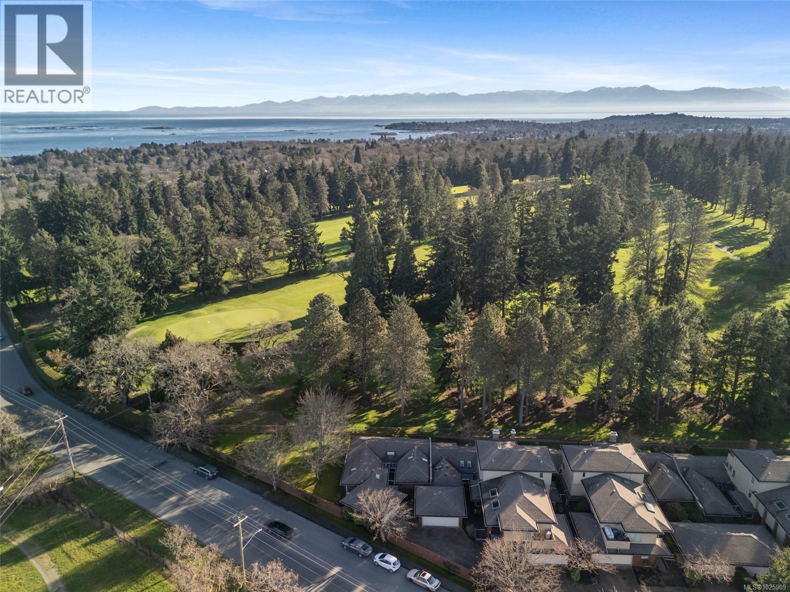 102 2345 Cedar Hill Cross Road, Oak Bay