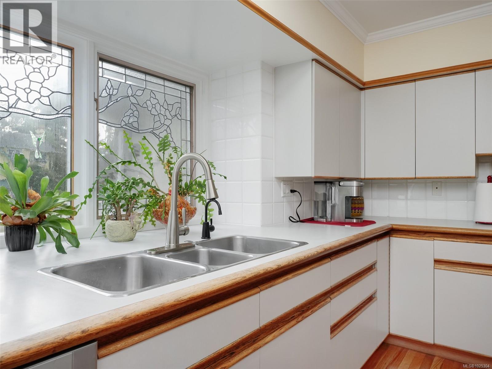 3914 Gibson Crt, Saanich