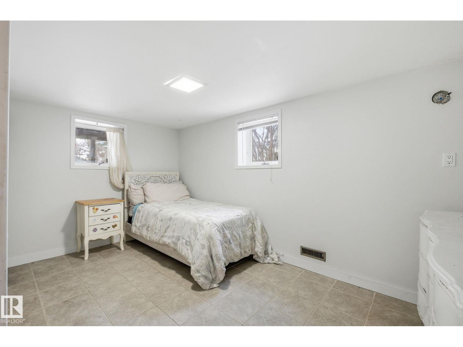 9705 87 AV NW, Edmonton