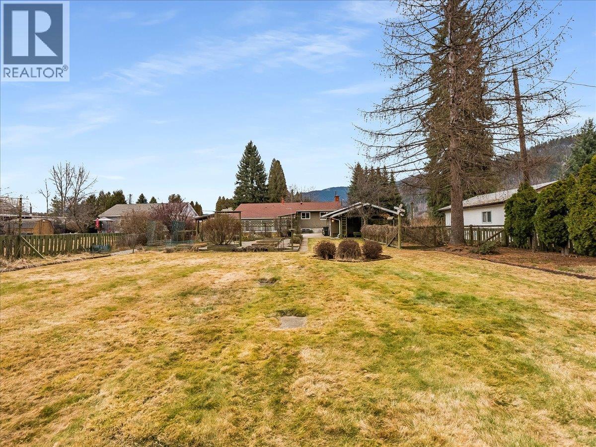 130 100th Street, Castlegar