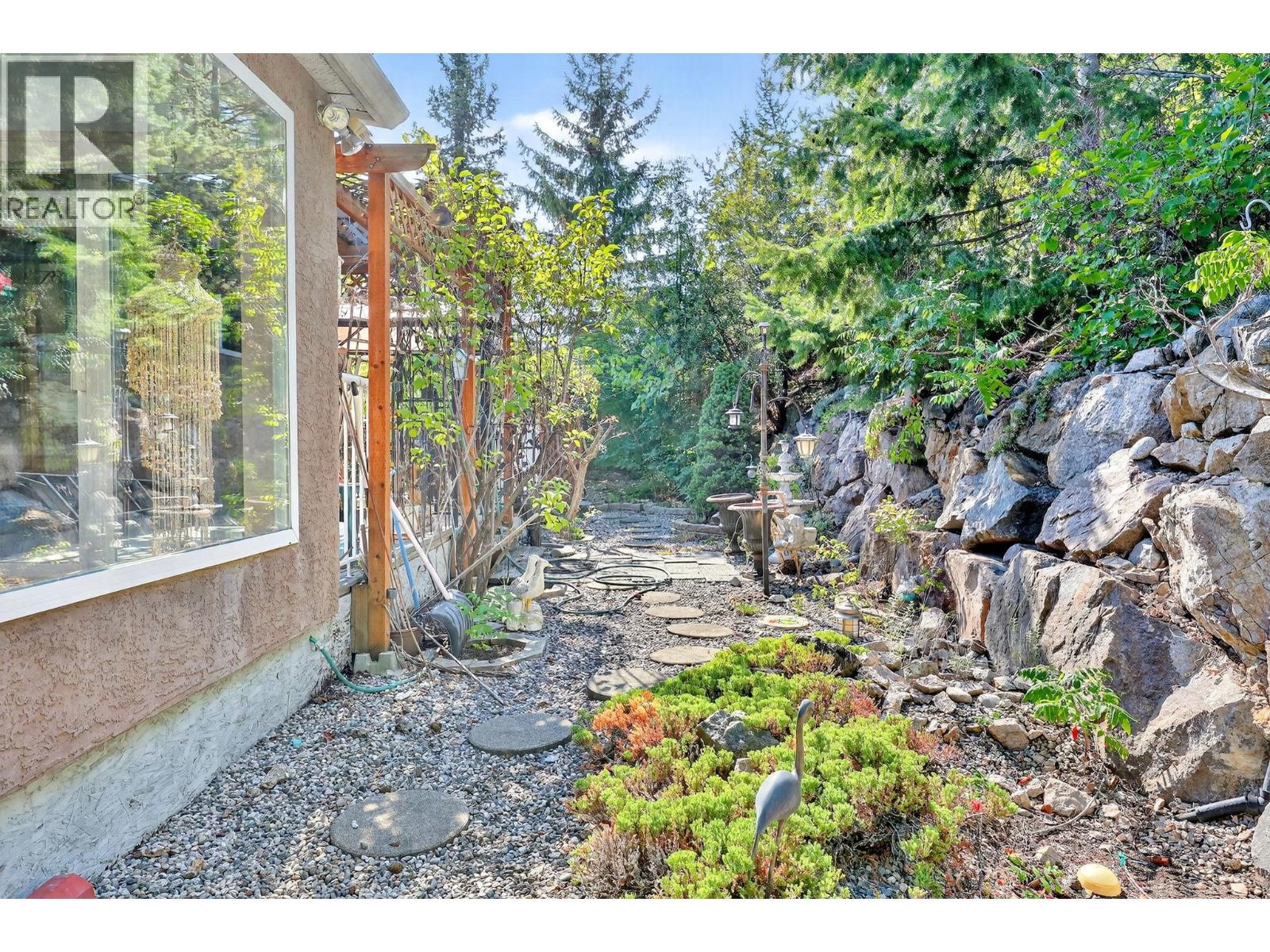 5220 Sutherland Road, Peachland