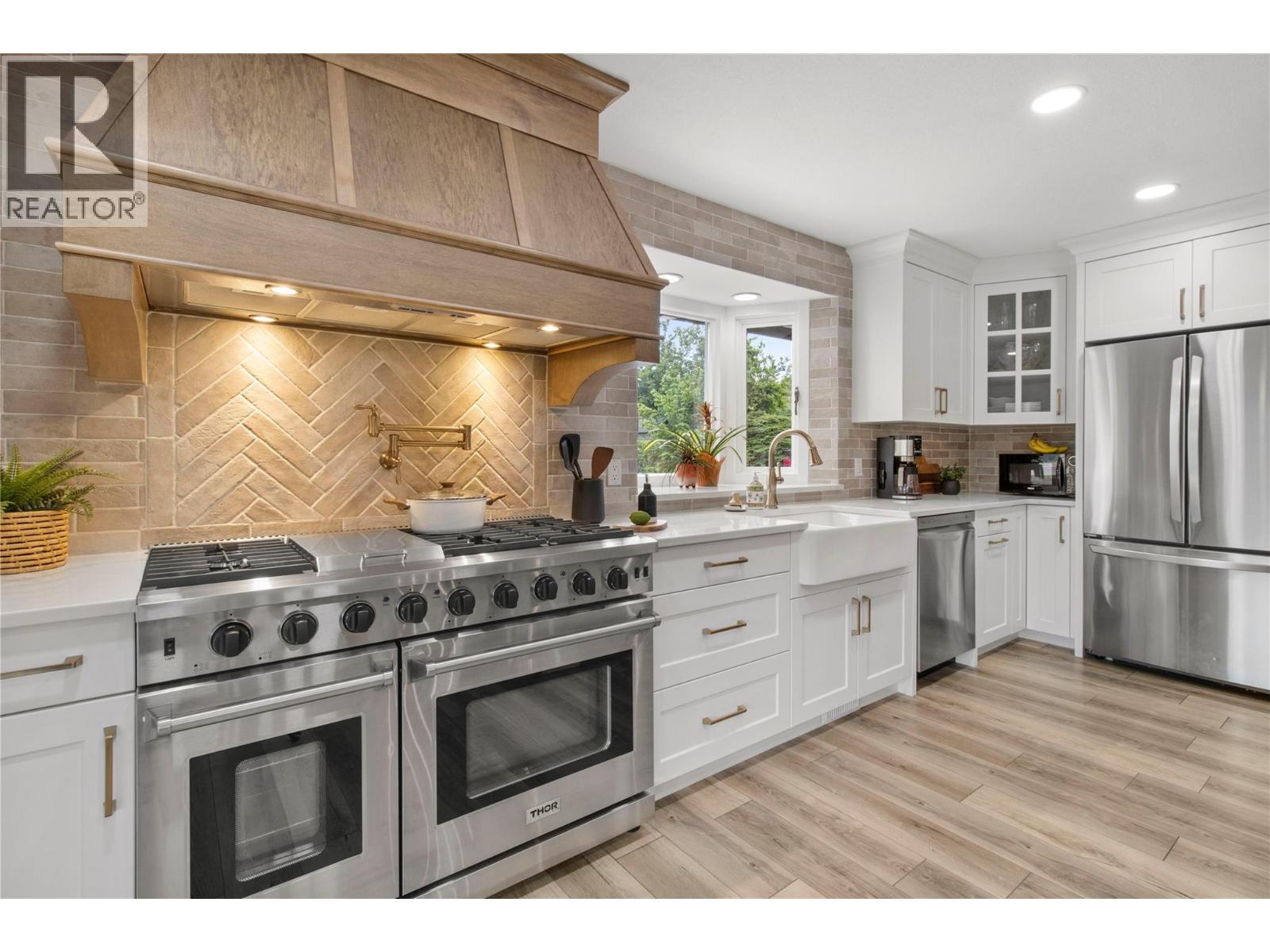 2484 Sunrise Boulevard, Blind Bay