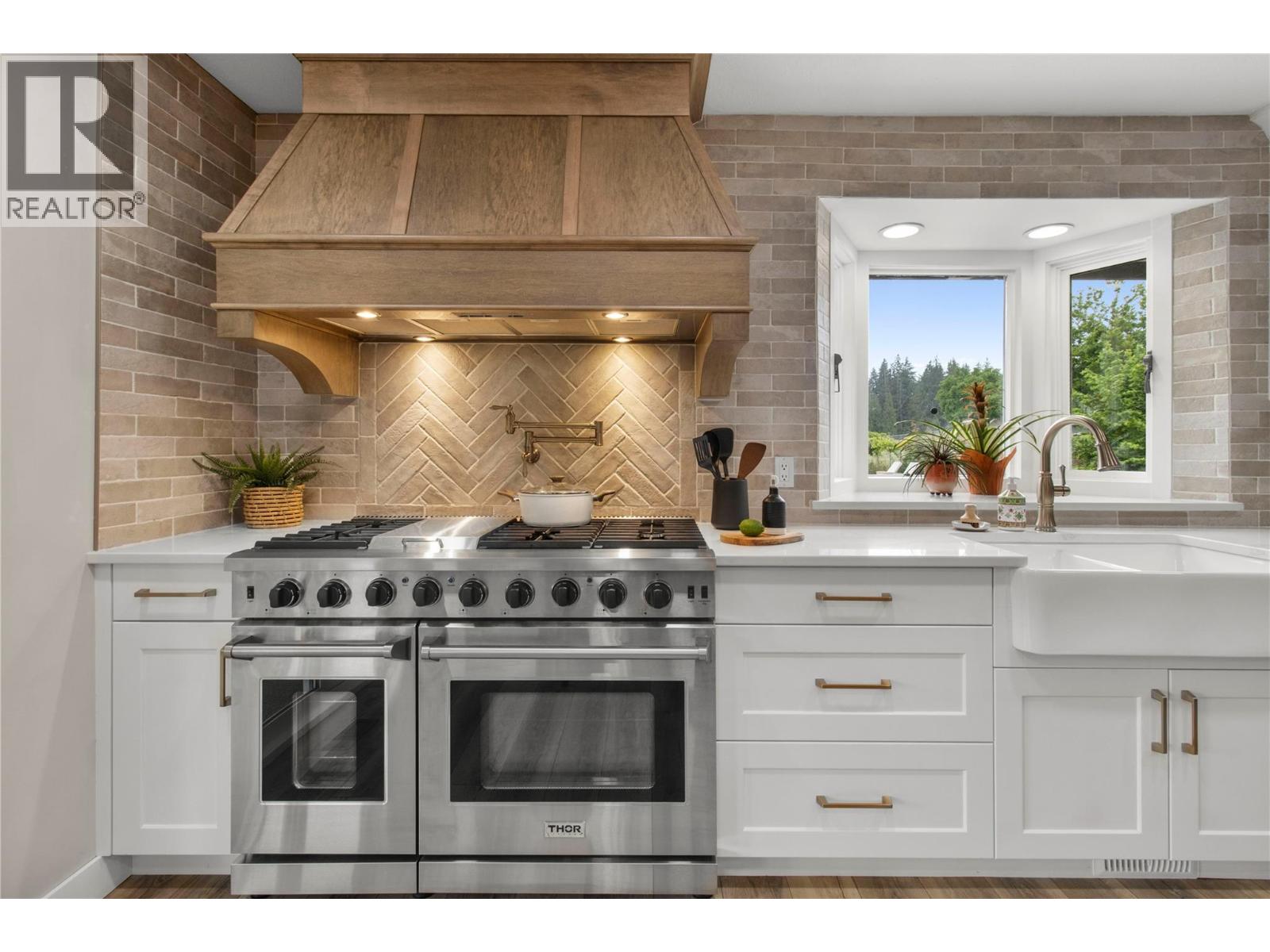 2484 Sunrise Boulevard, Blind Bay