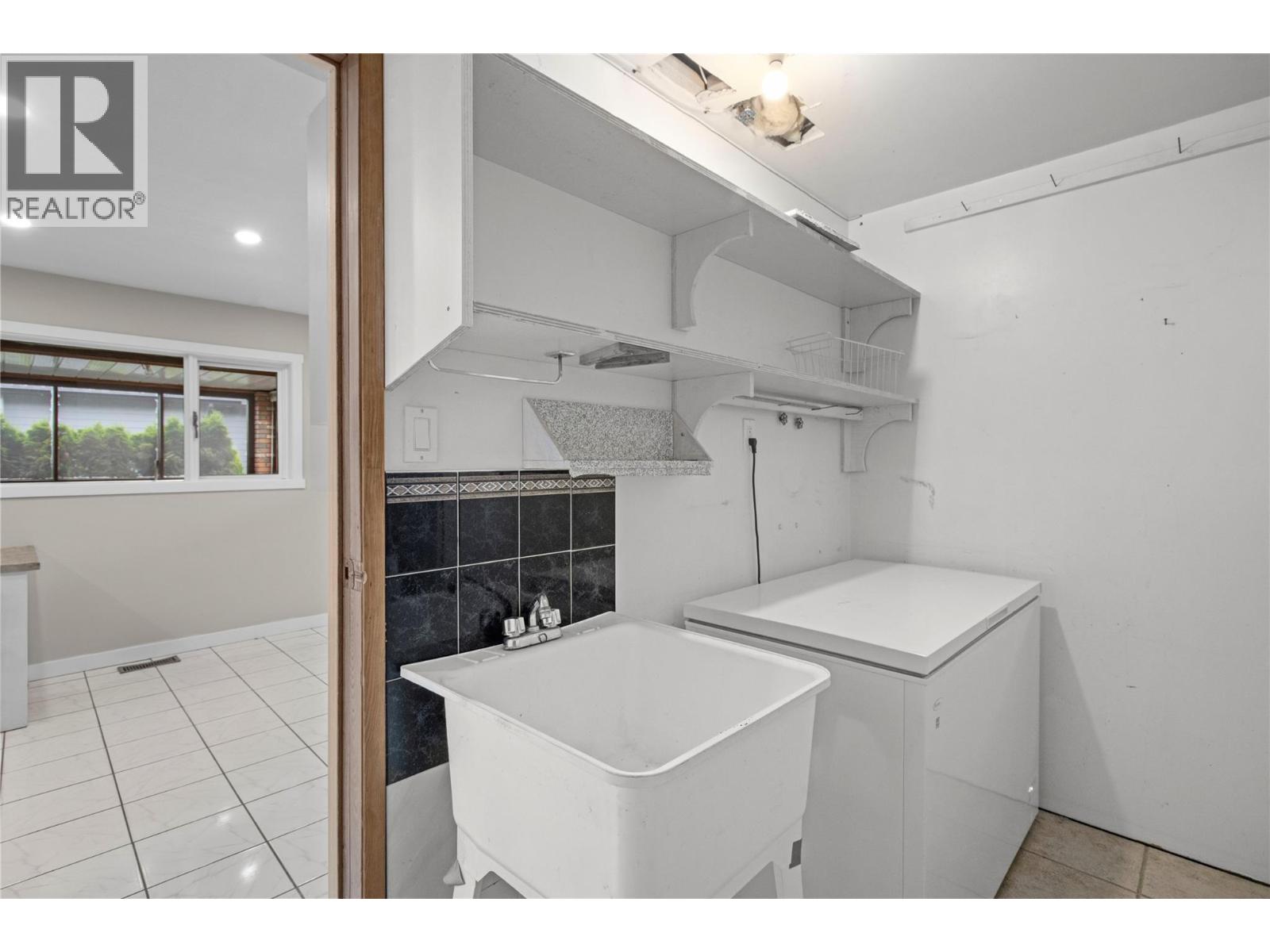 2484 Sunrise Boulevard, Blind Bay