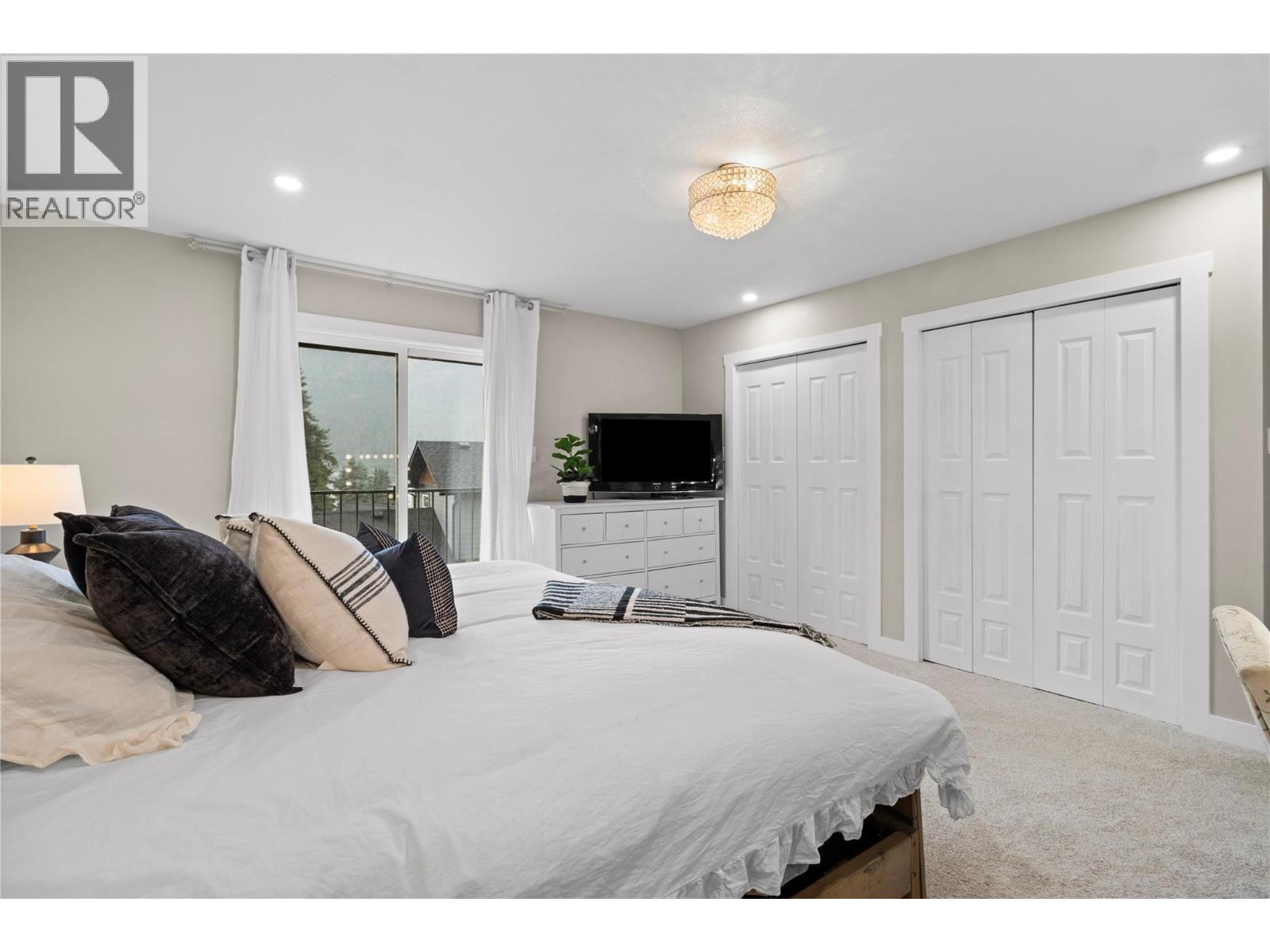 2484 Sunrise Boulevard, Blind Bay