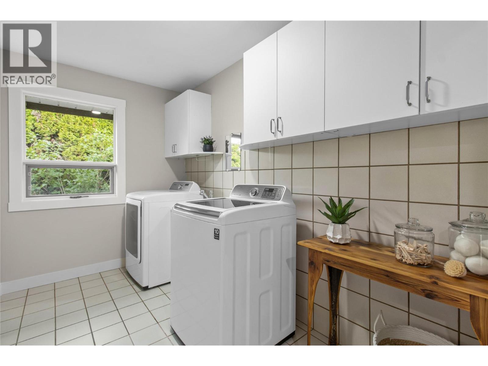 2484 Sunrise Boulevard, Blind Bay